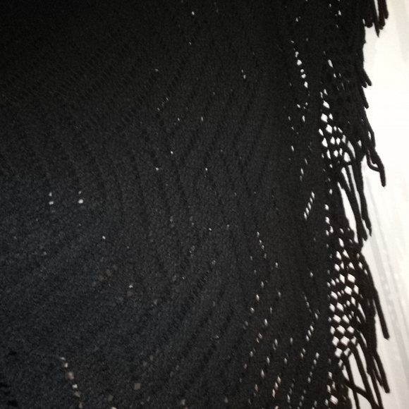 Black stringed sweater cape - Picture 3 of 8